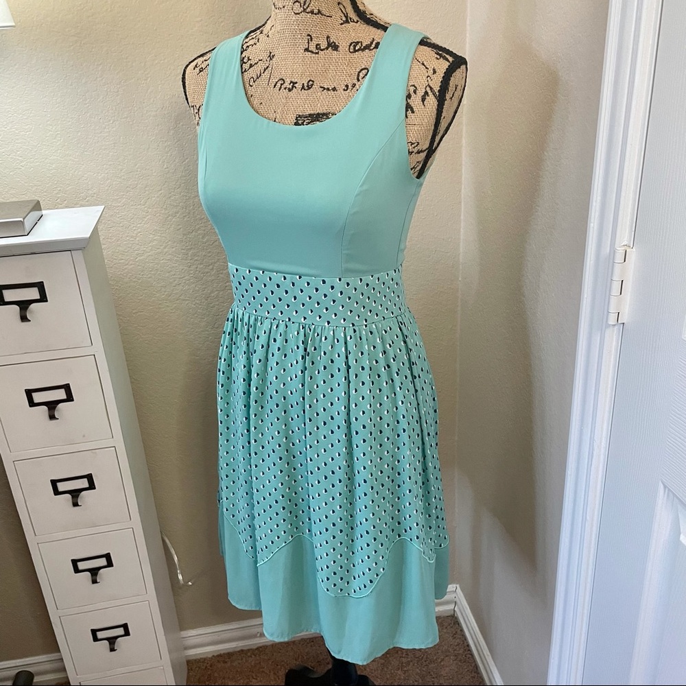 DOE & RAE : Sleeveless Chiffon Tiffany Blue Dress - Picture 2 of 9